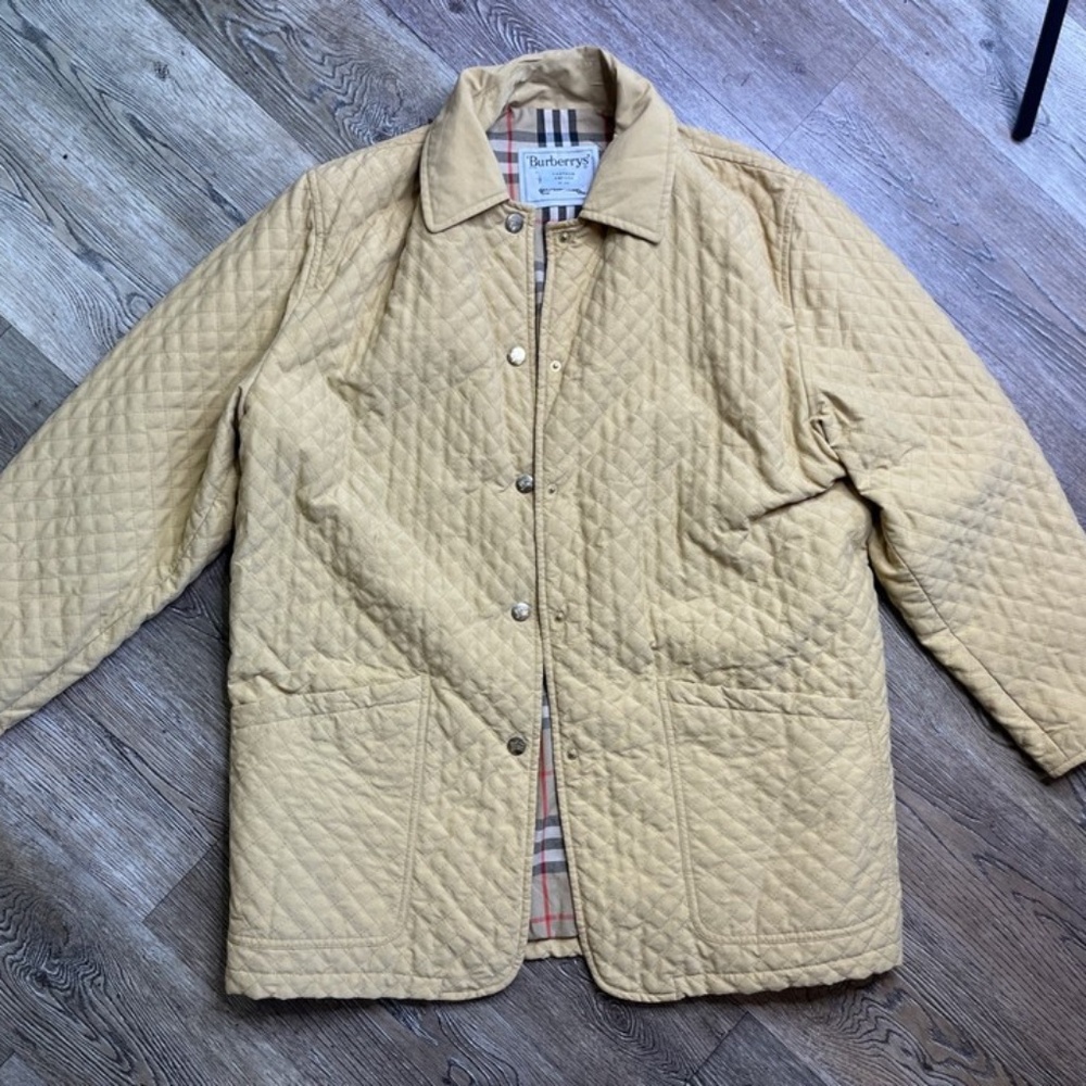 Burberry Women Jacket Size 36￼￼ Lightly Quilted Good Condition